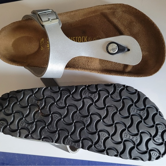 Birkenstock Silver Gizeh, Size 37 - Picture 3 of 5